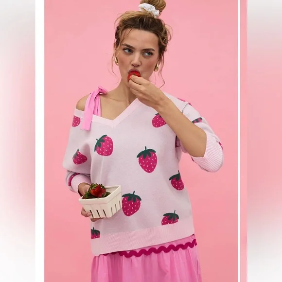 Beach Riot NWT Sz M Joey Sweet strawberries oversized sweater; so cute! - Picture 6 of 16